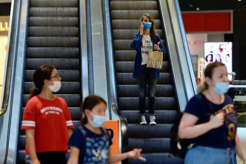 Cât ai dat pe ultimele măști? O companie românească le produce la un preț foarte mic, dar cu o eficienţă de filtrare bacteriană de 98%