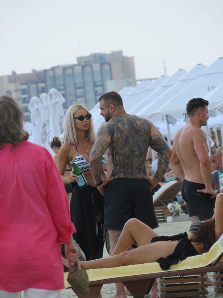 Bianca și Bodi au recuperat pe plajă timpul pierdut în carantină. Cum s-au distrat alături de familia lui Adrian Minune | Foto