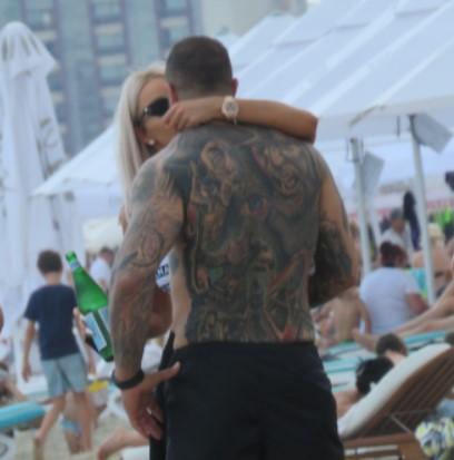 Bianca și Bodi au recuperat pe plajă timpul pierdut în carantină. Cum s-au distrat alături de familia lui Adrian Minune | Foto