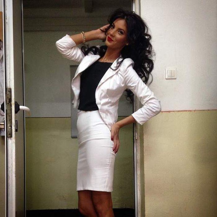 Ramona Olaru, ca la 25 de ani! Din puținul ei, vecina de la Neatza cu Răzvan și Dani vă oferă o galerie foto de excepție