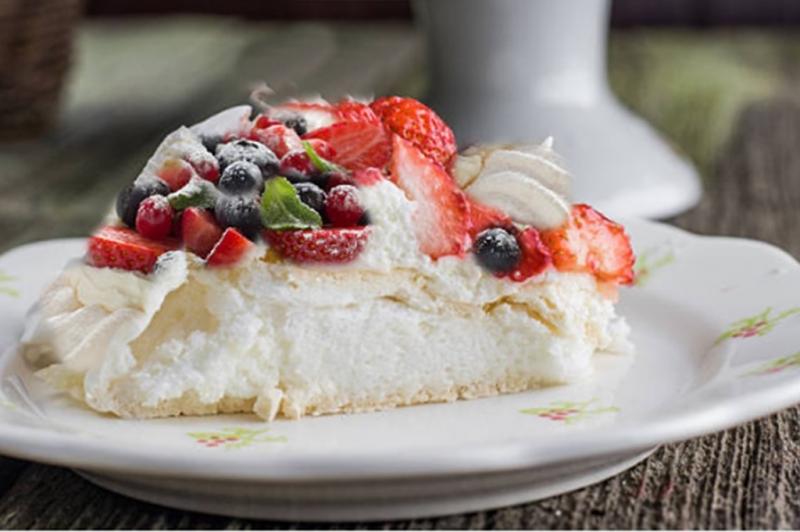 Pavlova: Rețeta divină inspirată de celebra balerină Anna