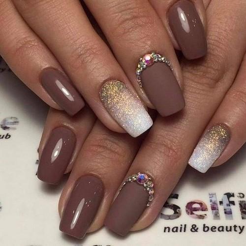 Modele unghii 2022: Top 10 cele mai simple și elegante tipuri de manichiură pentru tine