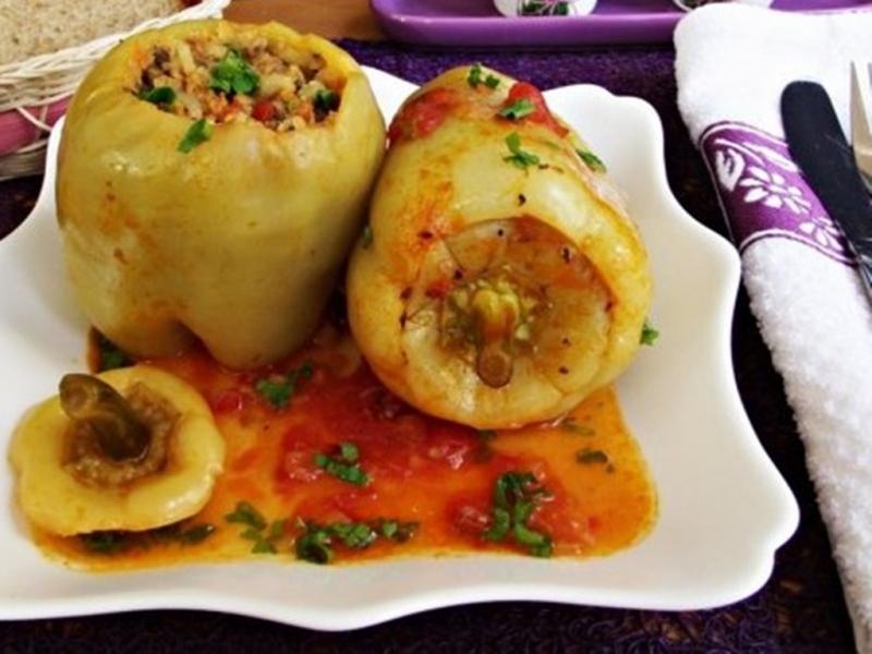 Ardei umpluți cu carne de pui. Rețetă gustoasă și rapidă, un adevărat răsfăț culinar