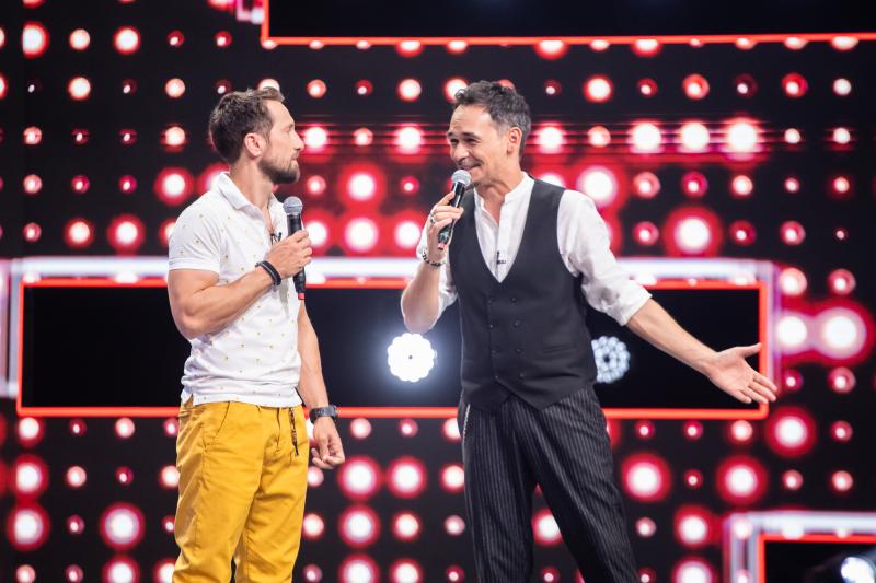 Noul sezon X Factor, primele imagini din culise! Cum au fost surprinși Răzvan și Dani, prezentatorii show-ului de la Antena 1