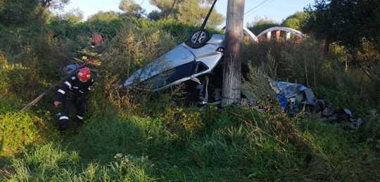 Tragedie în Harghita! Avea doar 28 de ani a murit strivit în mașina făcută zob. Motorul, găsit la 30 de metri de locul accidentului