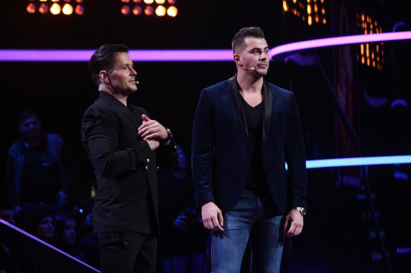 Sărut pasional la "Rămân cu tine!" Burlacul Ionuț Anghel i-a cucerit inima concurentei Alexa: "Hai să fugim în lume!"