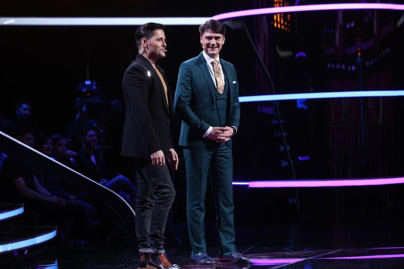 Surpriză de zile mari la „Rămân cu tine”! Șarmantul somelier Virgil Mănescu a fost cucerit de Mirela: „Vreau un copil!”