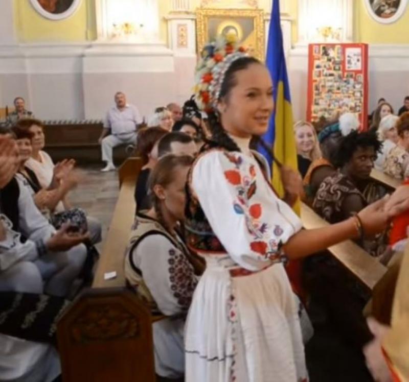 Vlăduța Lupău, imagini rare! Cum arăta artista înainte să cunoască celebritatea? | Foto