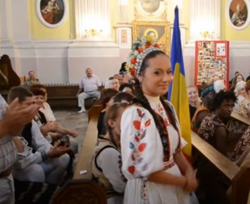 Vlăduța Lupău, imagini rare! Cum arăta artista înainte să cunoască celebritatea? | Foto