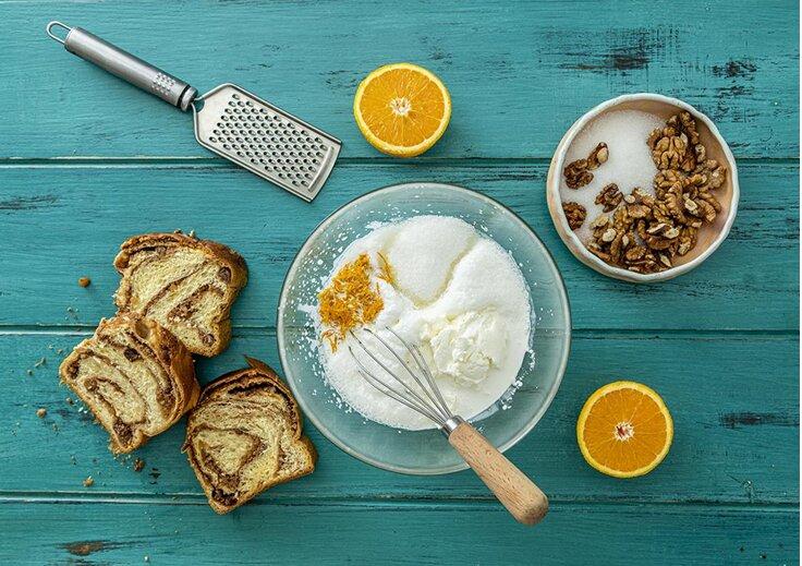 Rețetă Cozonac Pufos cu cremă mascarpone și nucă pralinată