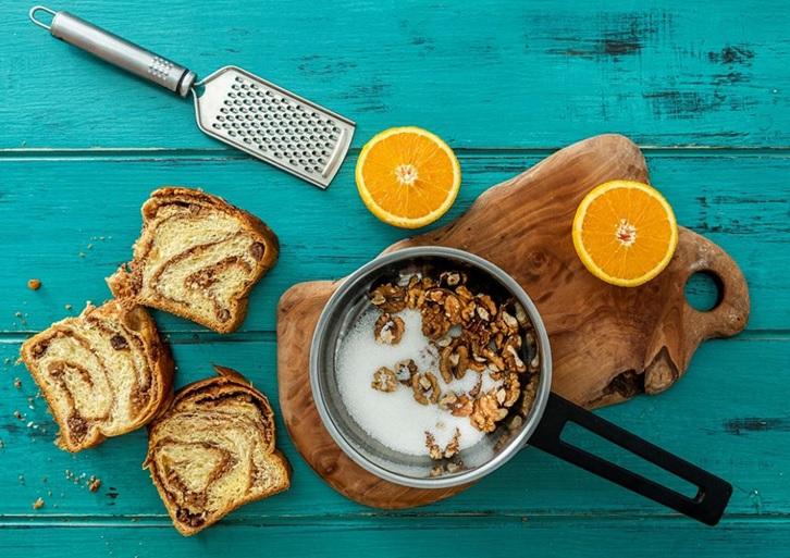 Rețetă Cozonac Pufos cu cremă mascarpone și nucă pralinată