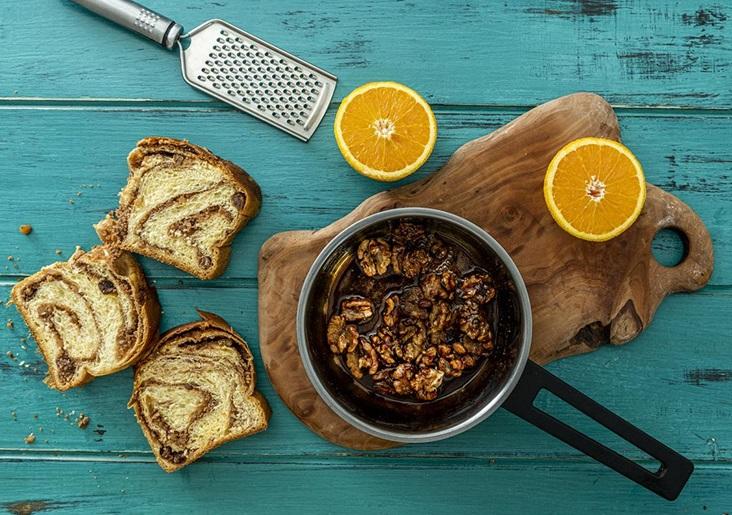 Rețetă Cozonac Pufos cu cremă mascarpone și nucă pralinată