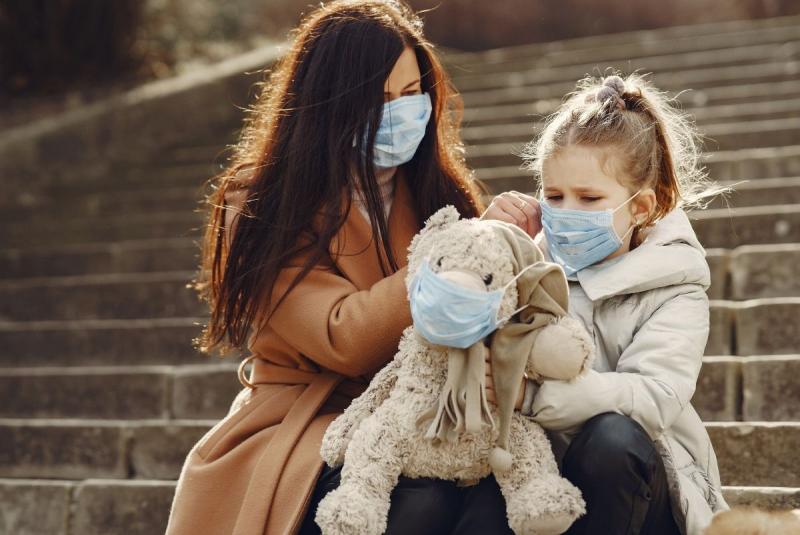 Avertisment de la OMS pentru toți părinții! Când trebuie copiii să poarte mască de protecție, de fapt