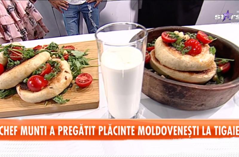 Plăcinte moldovenești cu praz și telemea de vacă, gătite la tigaie