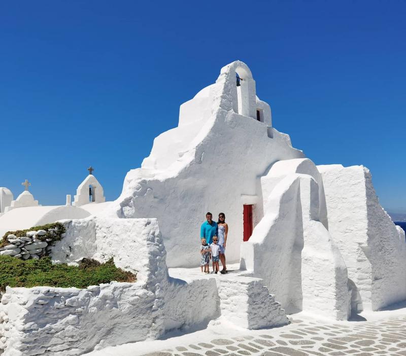 Alina Puşcaş s-a bucurat de trei vacanţe de vis în pauzele de la filmările pentru "Te cunosc de undeva"