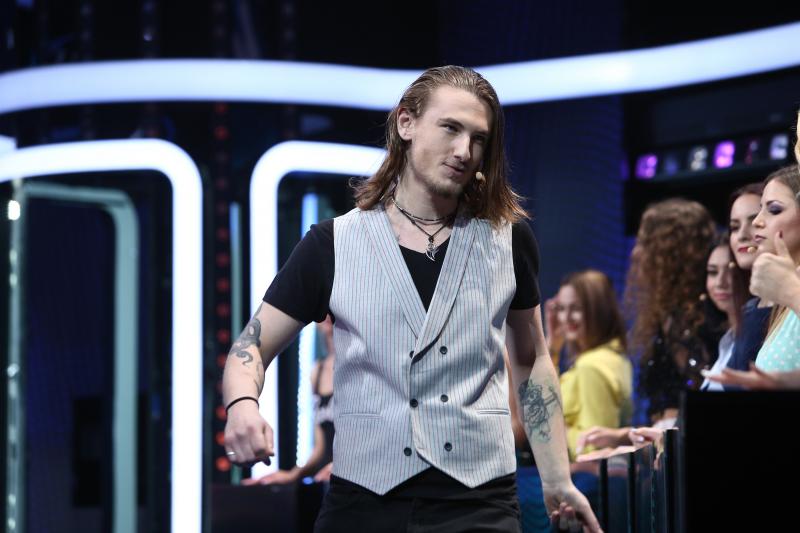 Un artist neînțeles! A dansat, s-a distrat, apoi a plecat așa cum a venit, singur! Cătălin nu și-a întâlnit perechea la "Rămân cu tine"!