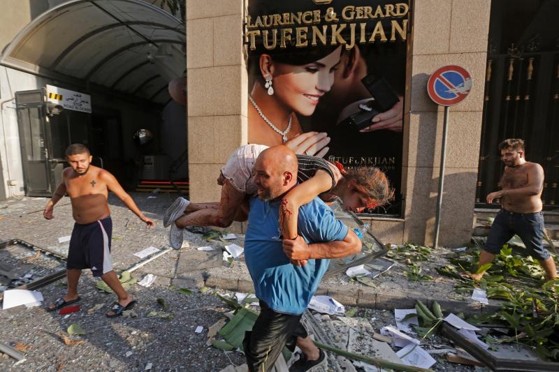 Imagini sângeroase după exploziile de la Beirut. Bilanțul a ajuns la cel puțin 113 morți și peste 4.000 de răniți