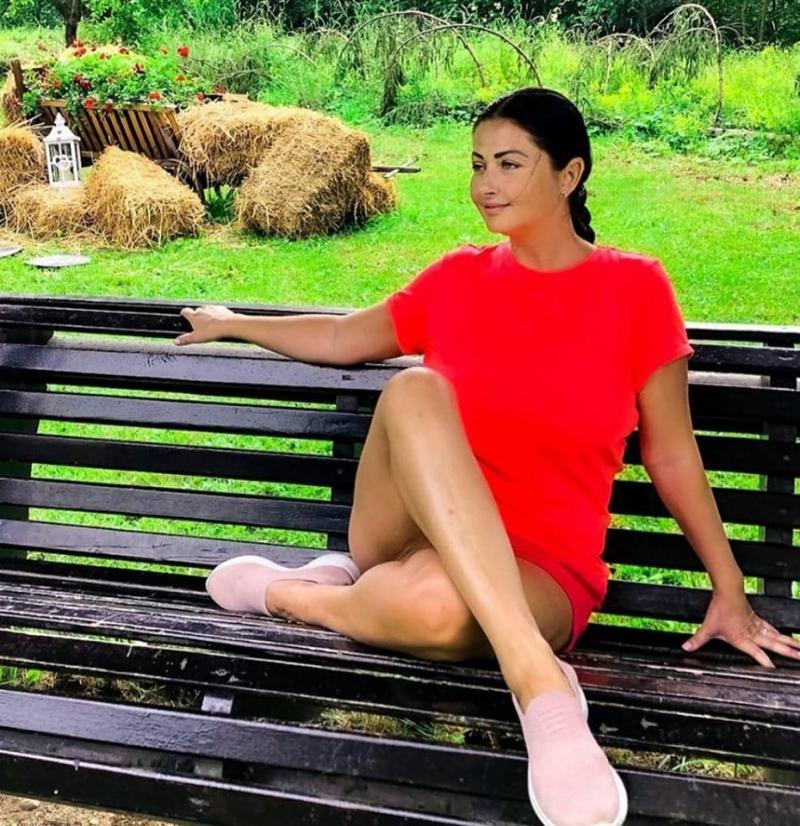 Cum arată Gabriela Cristea la prima oră a dimineții! E abia trezită și n-are pic de machiaj! Urmăritorii au taxat-o scump | FOTO