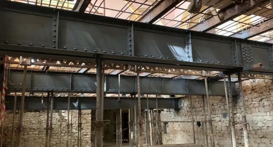 Descoperire uimitoare în interiorul Cazinoului din Constanța. Muncitorii care restaurează clădirea le-au găsit intacte, după 100 de ani