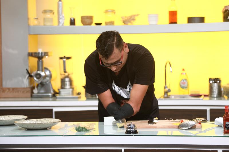 Deși nu are mâini, Florin Buricea are două joburi, merge cu bicicleta și gătește mai bine decât mulți: „Chiar îmi pare rău acum pentru votul meu”