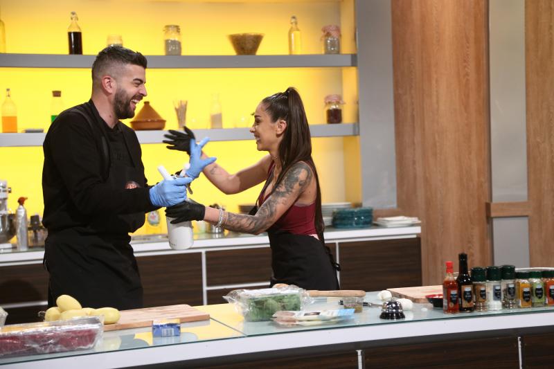 Speak și Ștefania au făcut show delicios la „Chefi la cuțite”: „Zi, ne dai cuțite din alea?!”