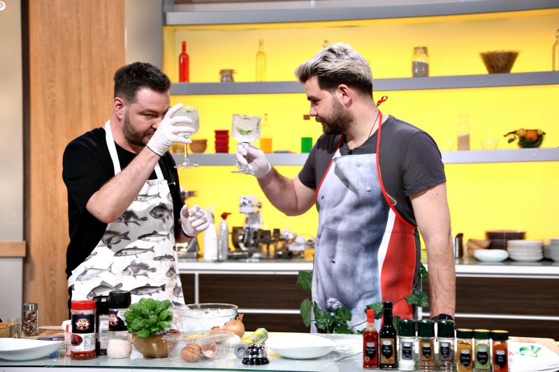 Alexandru Abagiu și Radu Vlăduț de la „Asia Express” au venit să facă show la „Chefi la cuțite”! Ce ingrediente speciale au adus