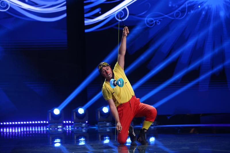 Lorenzo a făcut spectacol magic de circ pe scena „iUmor”! Ce provocare a acceptat Delia: „Maimuța serii”