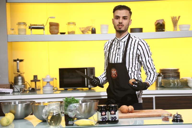 David Balamiță muncește de la 12 ani în bucătărie! La 17 ani vrea să câștige „Chefi la cuțite”