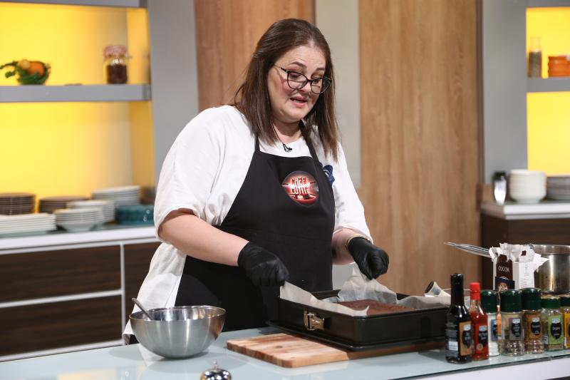 Diferența dintre brownie și negresă? Carmen Săsăran a găsit răspunsul, la „Chefi la cuțite”
