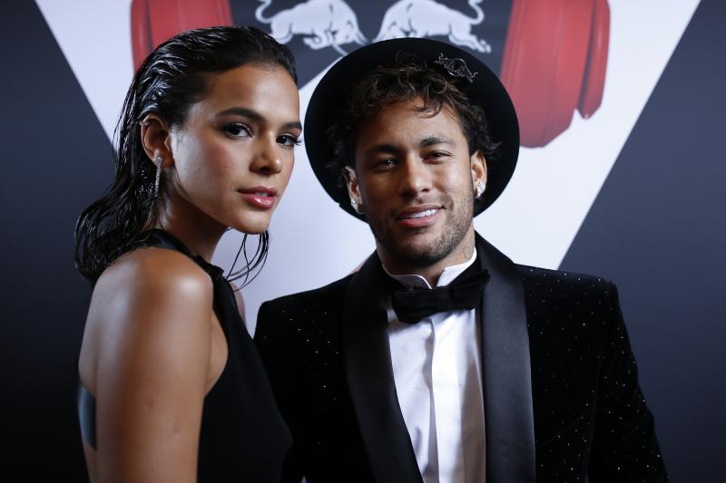 Milionara care l-ar fi cucerit pe Neymar, lipsită de inhibiții! Vezi pictorialul sexy al supermodelului