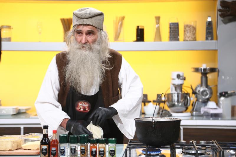 Opincarul Alexandru Ilinca a făcut spectacul la „Chefi la cuțite”: „Opinca e bunicul adidasului”