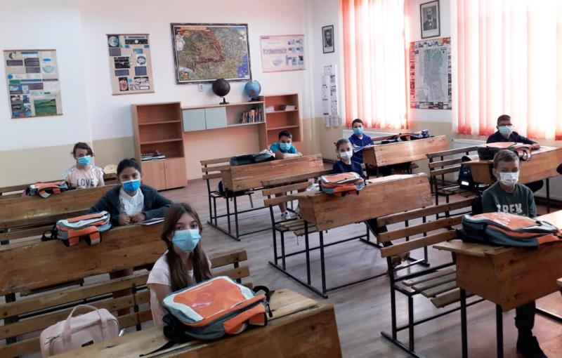 La &icirc;nceputul noului an școlar, 3.000 de ghiozdane complet echipate au ajuns la elevii din 37 de școli  din toate regiunile țării