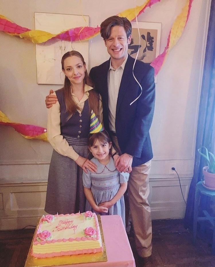 amanda seyfried impreună cu sotul si fiica sa la o aniversare