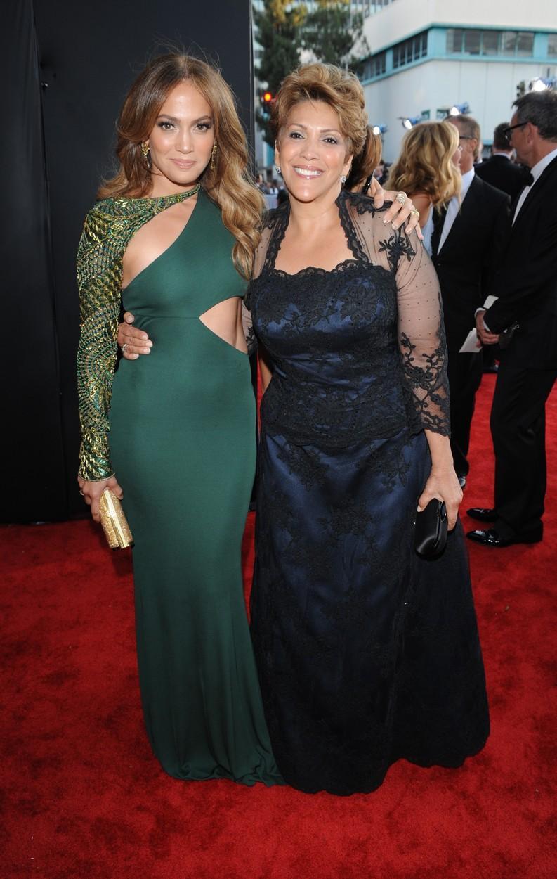 Jennifer Lopez, fotografiată alături de mama sa, Guadalupe Rodriguez, la BAFTA "Brits To Watch", în Los Angeles
