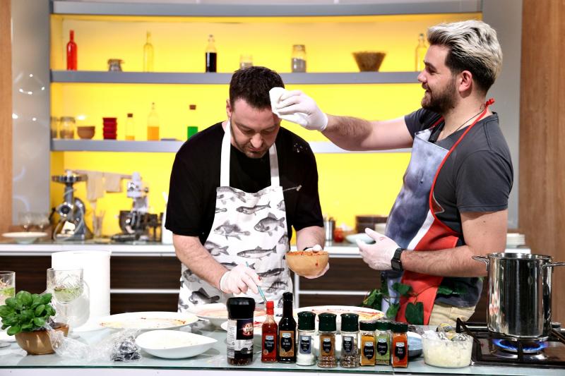 Ștefan Bănică și fiul lui, Loredana, Speak și Ștefania, Alex Abagiu, Ristei, Nico și Adriana Trandafir vin în sezonul 8 Chefi la Cuțite