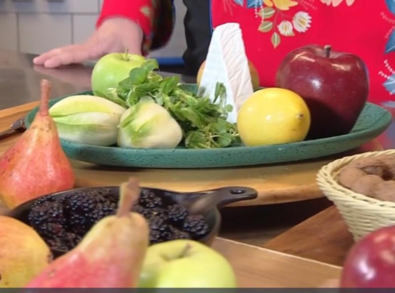 Salată de toamnă cu fructe și andive. Rețetă de salată asortată plină de savoare și vitamine