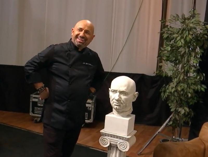 Chef Cătălin Scărlătescu și-a adus piedestal pentru statuie! Cum arată „monumentul” lui în forma finală