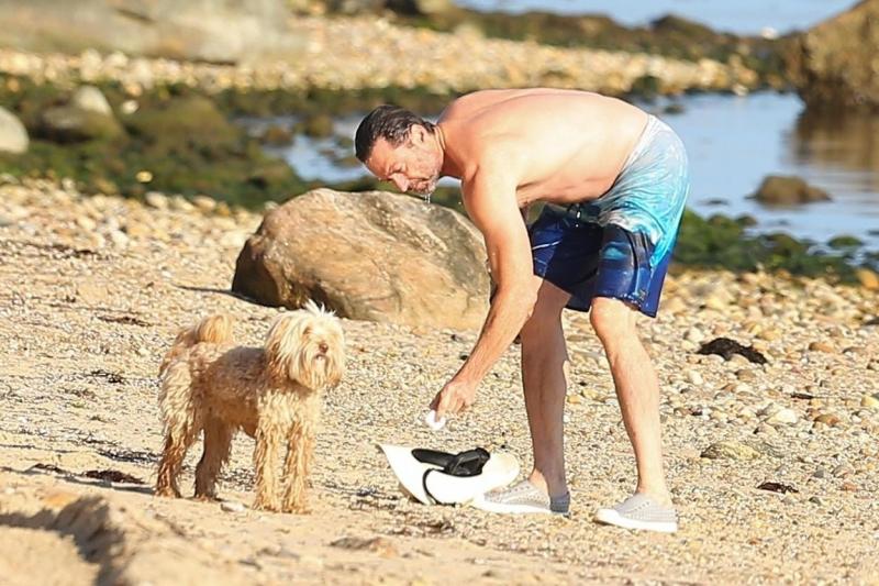 Cum arat? Hugh Jackman f?r? tricou, la 51 de ani