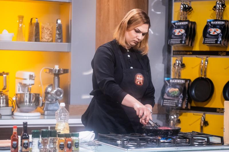 „Găteam pe farfurii de aur sau argint, vechi de o sută de ani, fără să le atingem”. Roxana Vasile de la „Chefi la cuțite” a gătit pentru prințul Harry și generali britanici