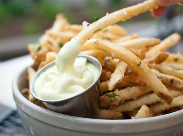 Uită De Clasicul Mujdei Acesta Este Cel Mai Tare Sos De Usturoi Ideal Pentru Fripturi și Cartofi Prăjiți Antena 1