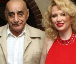 Oana Lis continuă să vândă din casă pentru a-și ajuta soțul: ”Avem multe cărți, icoane…”