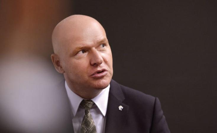 Ce salariu putea avea miliardarul înainte de a fonda compania care l-a făcut unul din cei mai bogaţi români!