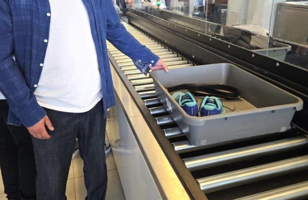 Românul celebru s-a revoltat după ce a fost pus să se descalţe în aeroport: “E umilitor”