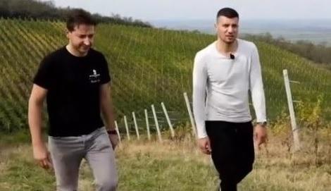 Afacerile cu care a făcut avere familia milionarului de 34 de ani care construieşte un castel în România