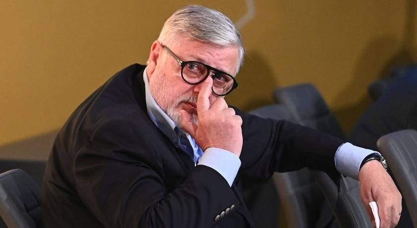 Acuze fără precedent la adresa milionarului român care are un salariu de 33.000 de euro pe lună: &#8220;Tâlhăria e tâlhărie!&#8221;