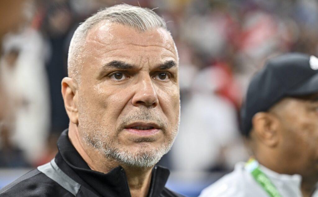 Gestul uriaş făcut de Cosmin Olăroiu pentru 10 elevi români blocaţi în Dubai, la 5.000 km de casă