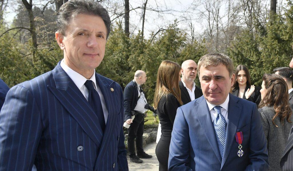 Cât a plătit Gică Popescu pentru a cumpăra pachetul de acţiuni de la Gică Hagi: “Treaba e serioasă”