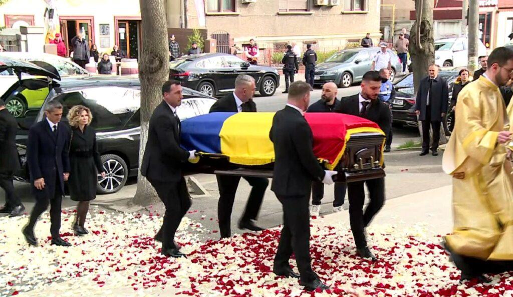 A lipsit de la înmormântarea lui Mircea Lucescu și a rupt tăcerea: „Din păcate…”