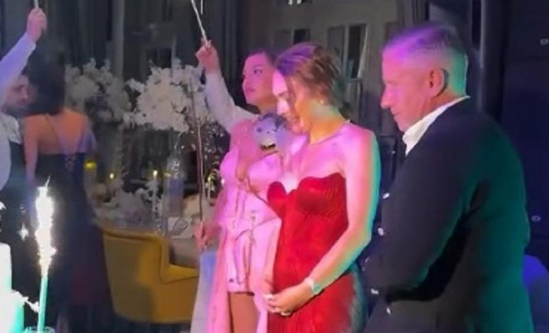 “E top”. Corina Caciuc i-a lăsat “mască” pe toţi. Evenimentul unde soţia lui Laurenţiu Reghecampf a făcut furori