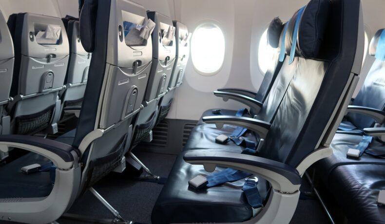 De ce e recomandat să eviți ultimul rând din avion? Iată ce spun experții în călătorii